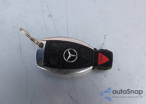 2010 Mercedes-Benz Glk 350 4Matic z USA, uszkodzony, nr VIN WDCGG8HB2AF381566